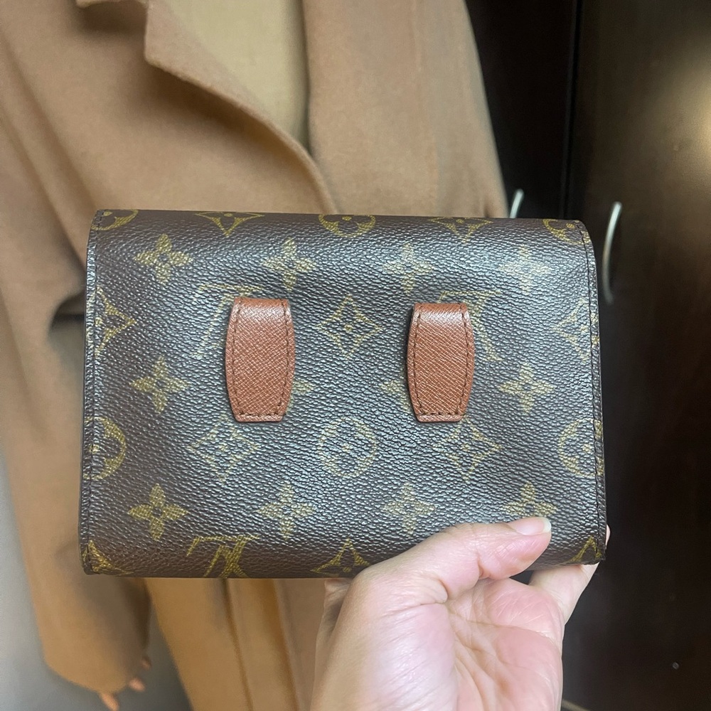 Authentic Louis Vuitton monogram vintage Arche belt bag A20913 (D5019) - Picture 7 of 12
